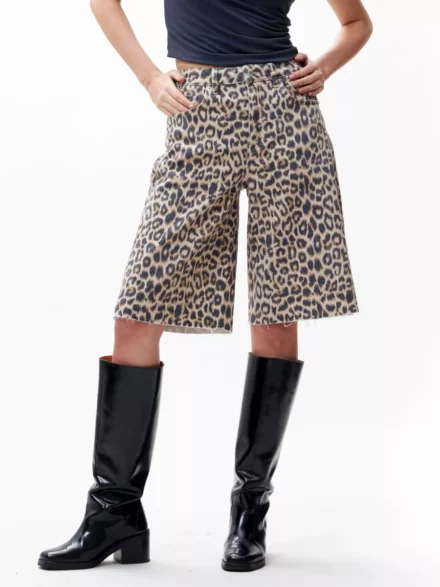 Catwalk Junkie Loose fit leopard Short | grey morn