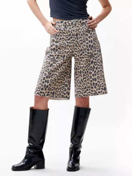 Catwalk Junkie Catwalk Junkie | Bermuda | Bruin | loose fit leopard jorts