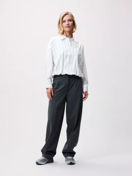 Catwalk Junkie Catwalk Junkie Blouse Dames – Witte Gestreepte Blouse met Elastische Zoom | Dock 54