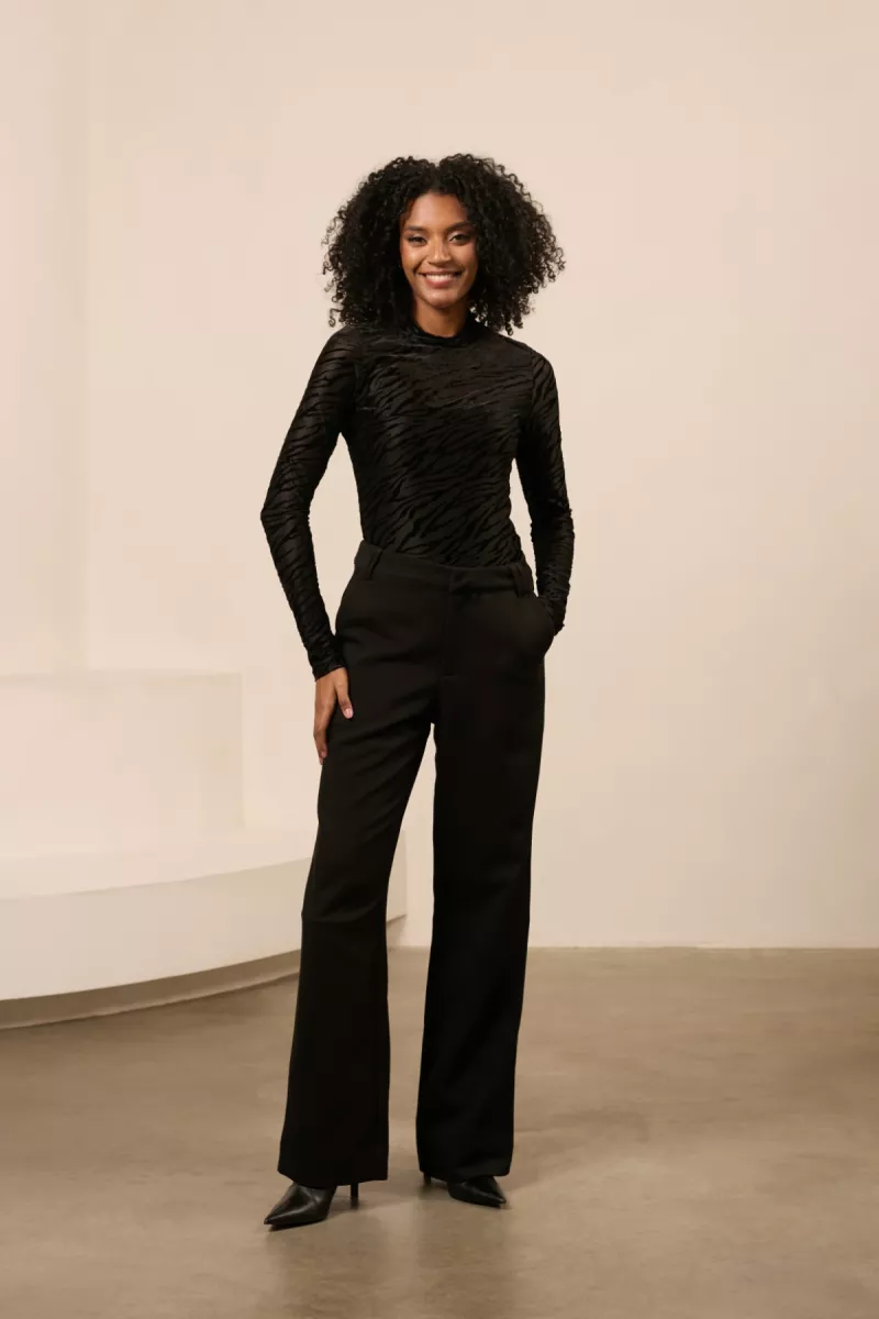 Lofty Manner | T-shirt lm | Zwart | Top Gaia 4 Lofty Manner Lofty Manner | T-shirt lm | Zwart | Top Gaia