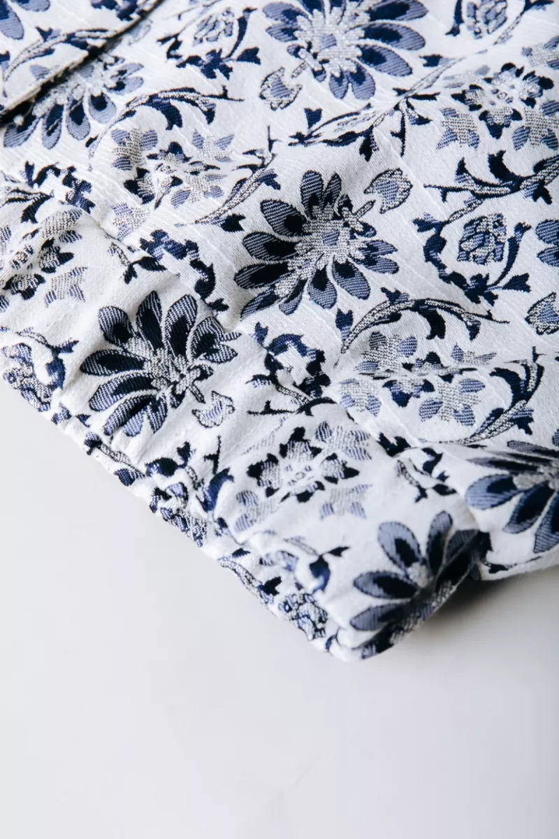 Colourful Rebel | Jas kort | Wit | Bente flower jacquard bomber 5 Colourful Rebel Colourful Rebel | Jas kort | Wit | Bente flower jacquard bomber