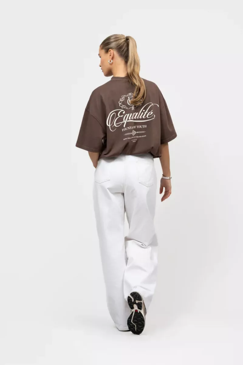 Equalité | T-shirt | Bruin | Yuki boxy tee 4 Equalité Equalité | T-shirt | Bruin | Yuki boxy tee