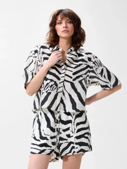 Catwalk Junkie Catwalk Junkie | Blouse | Zwart | short sleeve zebra blouse