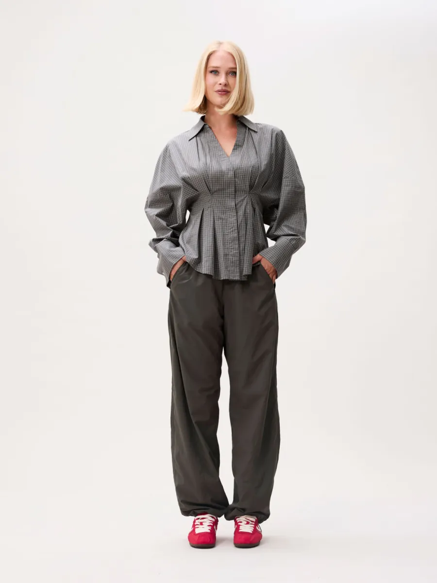 Catwalk Junkie | Blouse | Groen | Check Blouse with waist pleats 3 Catwalk Junkie Catwalk Junkie | Blouse | Groen | Check Blouse with waist pleats