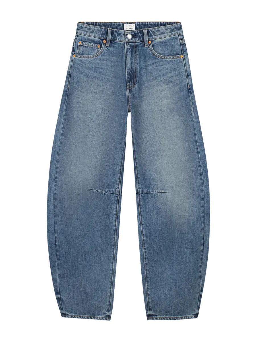 Catwalk Junkie | Denim wijd | Stonewashed | Bold barrel fit jeans 4 Catwalk Junkie Catwalk Junkie | Denim wijd | Stonewashed | Bold barrel fit jeans