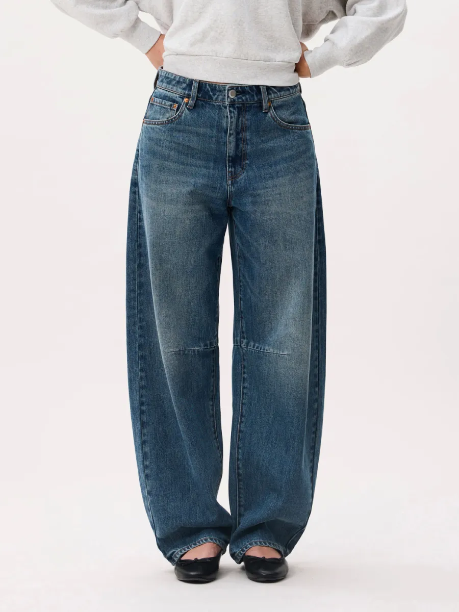 Catwalk Junkie | Denim wijd | Stonewashed | Bold barrel fit jeans 1 Catwalk Junkie Catwalk Junkie | Denim wijd | Stonewashed | Bold barrel fit jeans