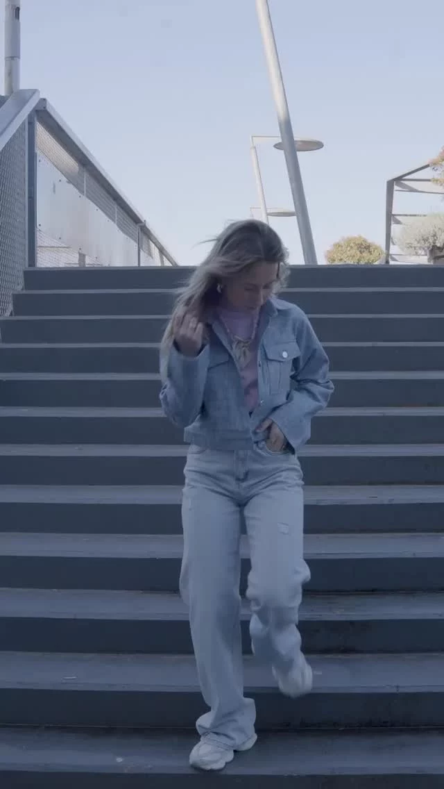 💙 Another day, another denim outfit!

We zijn nog niet klaar met de toffe outfits van ons denim event! 🤩
De outfit van Marsha is stoer, maar ook zoet door het lilakleurtje en het glitterjasje van Lofty Manner ✨. 

Wat vind jij?! 🛍️

#shopping #winkelen #hardenberg #shoppen #ootd #dock54concepts #dock54 #mode #winkelstadhardenberg #fashion #denimlook #denim #denimoutfit #jeans #jeanslook #denimondenim #kledingwinkel #loftymanner #circleoftrust #womenswear #womensoutfit #womenslook #ootd #fashioninspo #mode #fashioninspiration
