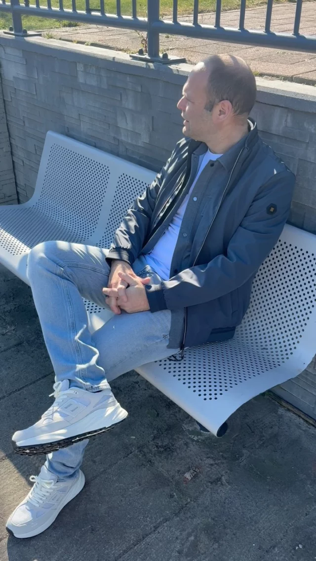 💪🏻 Casual outfit voor jou!

Een alledaagse outfit moet je sowieso in je kast hebben, toch?!
Jarno combineert hier een fijne jeans met een basic T-shirt van Cavallaro en maakt ‘m af met een overshirt, ook van Cavallaro 👀. De dagen kunnen nog wel eens fris zijn, dus met deze jas van No Excess kan je veilig de deur uit 😉.

#herenmode #mannenmode #winkelen #dock54 #herenmodezaak #herenkleding #nieuwecollectie #mannenmodezaak #nieuwamsterdam #heren #cavallaro #noexcess #ootd #outfit #outfitinspiration #ootd #menswear #mensootd