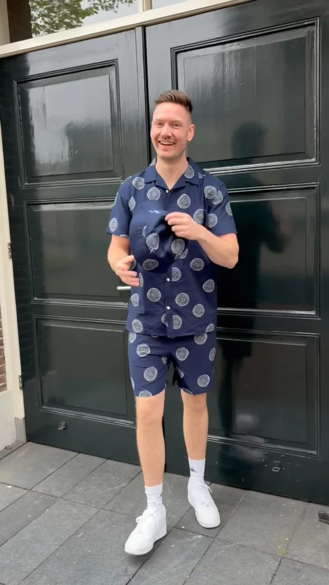 💙 Zomerse looks voor mannen! 

Wat worden we verwend met deze heerlijke temperaturen 🤩🌞.
Ruben laat jullie daarom deze té leuke set zien! 
Met de bijpassende buckethat ben jij van top tot teen voorzien van een toffe outfit 💪🏻🛍️.

#shopping #winkelen #hardenberg #shoppen #ootd #dock54concepts #dock54 #mode #winkelstadhardenberg #fashion #reel #cleancutcopenhagen #mensootd #menswear #mensfashion #mannenmode #zomer #zomeroutfit #summer #zomercollectie #summeroutfit #summerlooks
