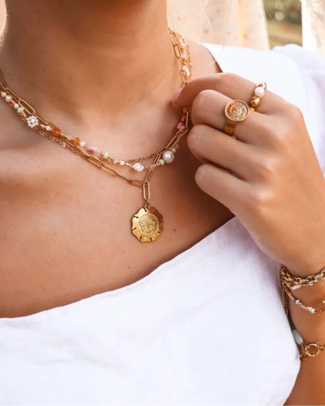 🫶💗 Moederdag cadeau tip!

Een mooi sieraad is altijd een goed idee! 👀
Label Kiki heeft mooie sieraden van stainless steel voor hele leuke prijsjes, dus kom snel langs in de winkel om iets moois voor jouw moeder uit te zoeken 🫶.
De dagen vliegen voorbij, dus wacht niet te lang... ⏰

#moederdag #cadeau #cadeautip #moederdagtip #mothersday #moederdag2025 #cadeautips #moederdagkado #verwennen #verwenmomentje #labelkiki #sieraden #jewellery #sieraad #dock54concepts #dock54 #shopping #shoppen #winkelen #jewellerycollection #stainlesssteeljewelry