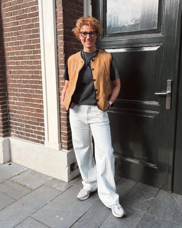 🔥 Stoere zondag look! 

We hebben onwijs genoten van het mooie weer afgelopen dagen! 🌞
Helaas ziet het er deze week minder uit en zijn de vakanties voorbij, maar dat mag de pret niet drukken! 
Deze look is namelijk perfect voor deze dagen 🤩. Gebruik dit gilet van Kiki Fox voor een extra laagje en trek ‘m uit als het te warm wordt. Dan zie je namelijk ook de toffe backprint van het T-shirt 🔥🤩. 

#weekendlook #weekend #ootdshare #fashiontrends #womensfashionstyle #womenswearfashion #colourfulrebelamsterdam #nieuwecollectie2025 #newcollection #dock54concepts #fashion #mode #new #shopping #dock54 #fashioninspo #nieuwecollectie #winkelen #ootd #womensfashion #womenswear #colourfulrebel #ootdinspo #shoppingtime #gstar #gstarraw #gstardenim