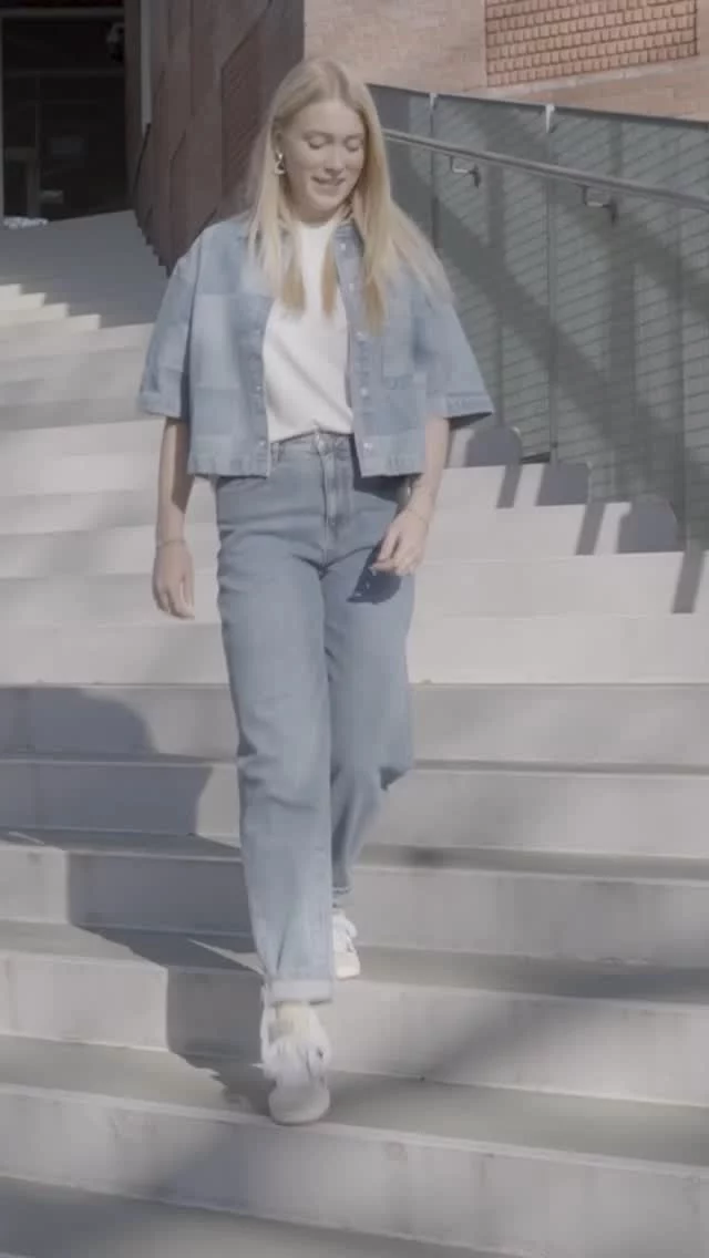 💙 Last but not least! 

De laatste look van ons denim event! 🤩
Deze toffe blouse van Catwalk Junkie combineert Bo met een barrel fit jeans, ook van Catwalk Junkie. 
En nog leuker: we hebben dit donkere kleurtje inmiddels omgeruild voor een lichte kleur! Perfect voor deze tijd van het jaar 🌞🌞.

Happy Friday! 🫶🏻

#shopping #winkelen #hardenberg #shoppen #ootd #dock54concepts #dock54 #mode #winkelstadhardenberg #fashion #catwalkjunkie #zomer #summer #zomeroutfits #zomeroutfit #summeroutfit #zomerlook #denim #denimondenim #jeans