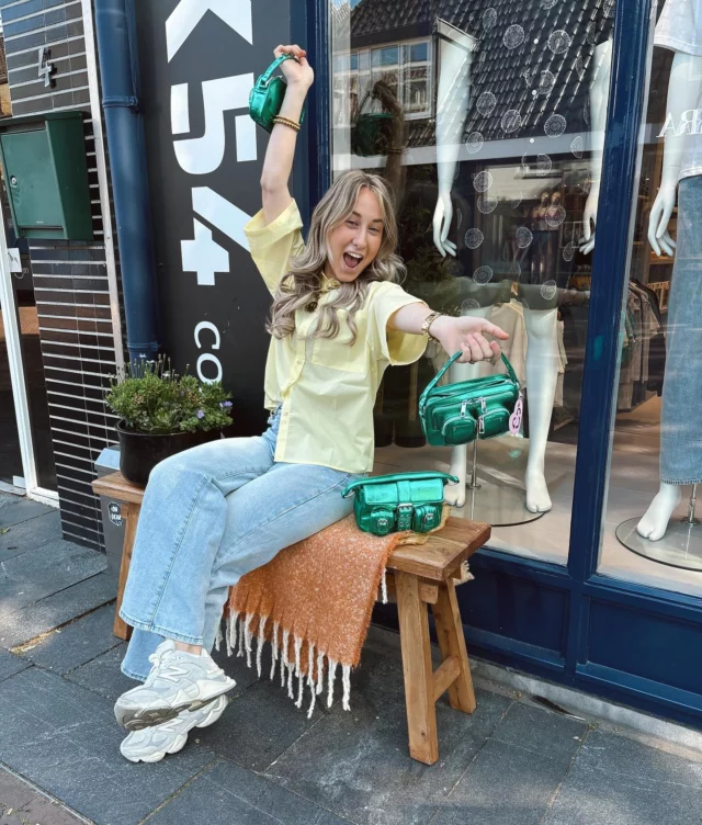 🥳 EN DE WINNAARS ZIJN……

Whoooo, de 3 winnaars zijn bekend! 👀
We mogen de moeders van @lianbouwhuis & @ellennijhof blij maken met de Helena bag 🫶🏻.
En de Honey Buckle bag is voor jouw moeder @ylva_vosjan ❤️‍🔥.

We sturen je een DM! 😊
En voor de andere deelnemers: bedankt voor het meedoen 🫶🏻✨.