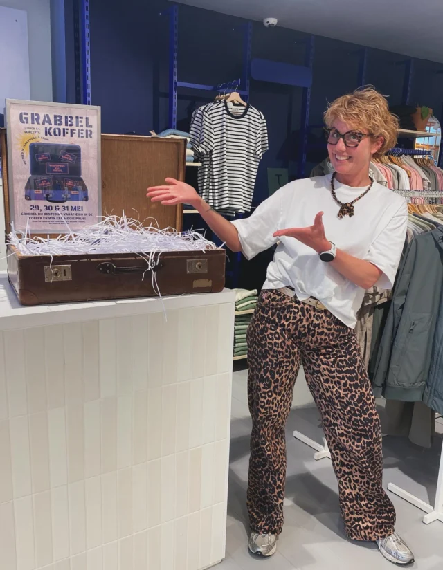 De grabbelkoffer staat klaar! 
Vandaag zijn we geopend tot 17:00, zien we jou nog? 

Bij aankoop vanaf €100,- mag je grabbelen, wie weet ga je ervandoor met de hoofdprijs en ontvang je €50,- korting op je volgende aankoop 💙🤩

#dock54 #dock54concepts #winkelstadhardenberg #shoplocal #shoppenophemelvaartsdag