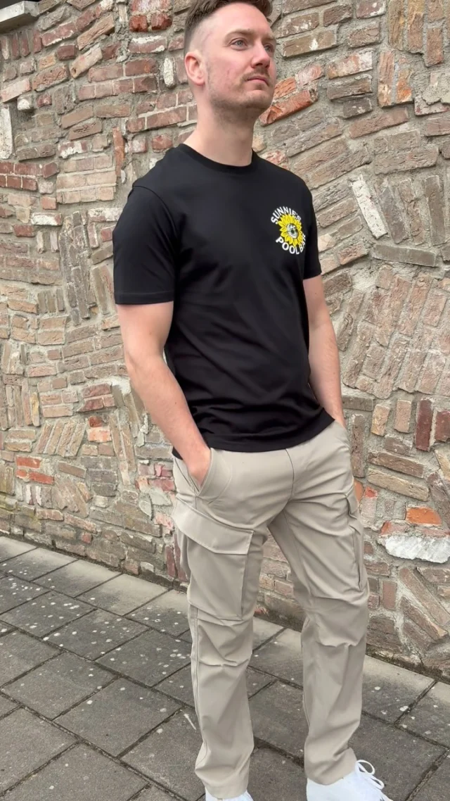 HURRY 💨💨

Kom snel naar de winkel, want deze T-shirts vliegen de winkel uit! 😲
En dat snappen wij, want hoe gaaf is deze backprint?! 
De T-shirts zijn van Lyle&Scott en zijn verkrijgbaar in het zwart en wit… Er zijn nog maar een paar maatjes, dus GO GO GO! 

#dock54 #dock54concepts #lyleandscott #backprint #shoppen #winkelen #shopping #ootd #winkelstadhardenberg #menswear #mensfashion