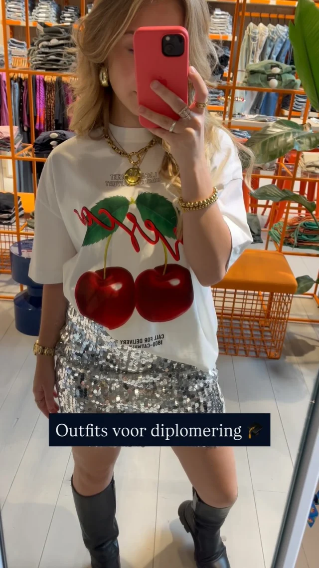 🎓 Outfit inspiratie voor diplomering! 

Voor de geslaagden: GEFELICITEERD 🫶🏻🪩.
Jullie diplomering komt nu wel heel dichtbij en daarvoor heb je een geschikte outfit nodig 👀. 
Hier wat inspiratie voor jou en je besties 💙.

Voor de gezakten: niet getreurd, volgend jaar ga je knallen en steek ook jij je diploma in je zak 😉💪🏻. 

#diplomering #dock54concepts #dock54 #ootd #fashion #shopping #winkelen