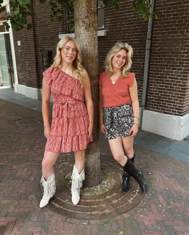 💗✨ Lofty Manner! 

De nieuwe collectie van Lofty Manner hangt in de winkel! ✨
Onder andere hele leuke items voor een feestje of bruiloft, dus heb je iets op de planning staan? Kom even passen en scoor je nieuwe outfit! 🛍️🪩

#loftymanner #loftymannercollectie #feestje #bruiloft #dock54 #dock54concepts