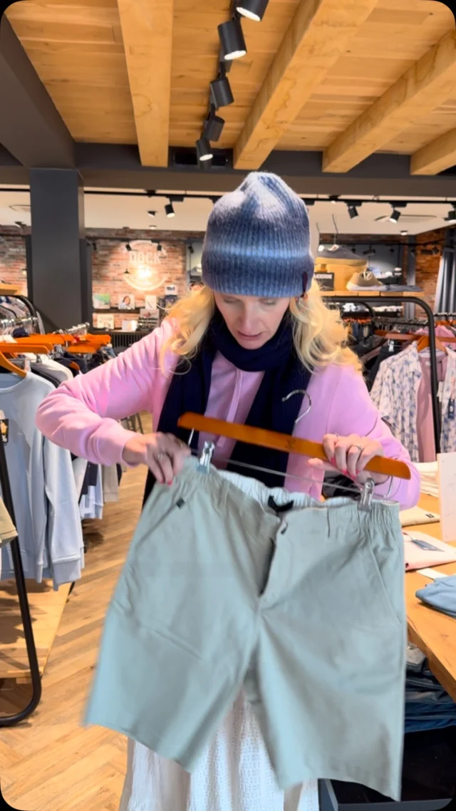 Brrrrr hier binnen is het lekker fris 🥶kom jij je zomer outfit shoppen bij ons vandaag. #herenmode #mannenmode #zomervakantie #winkelen #airco #zomer #kortebroeken