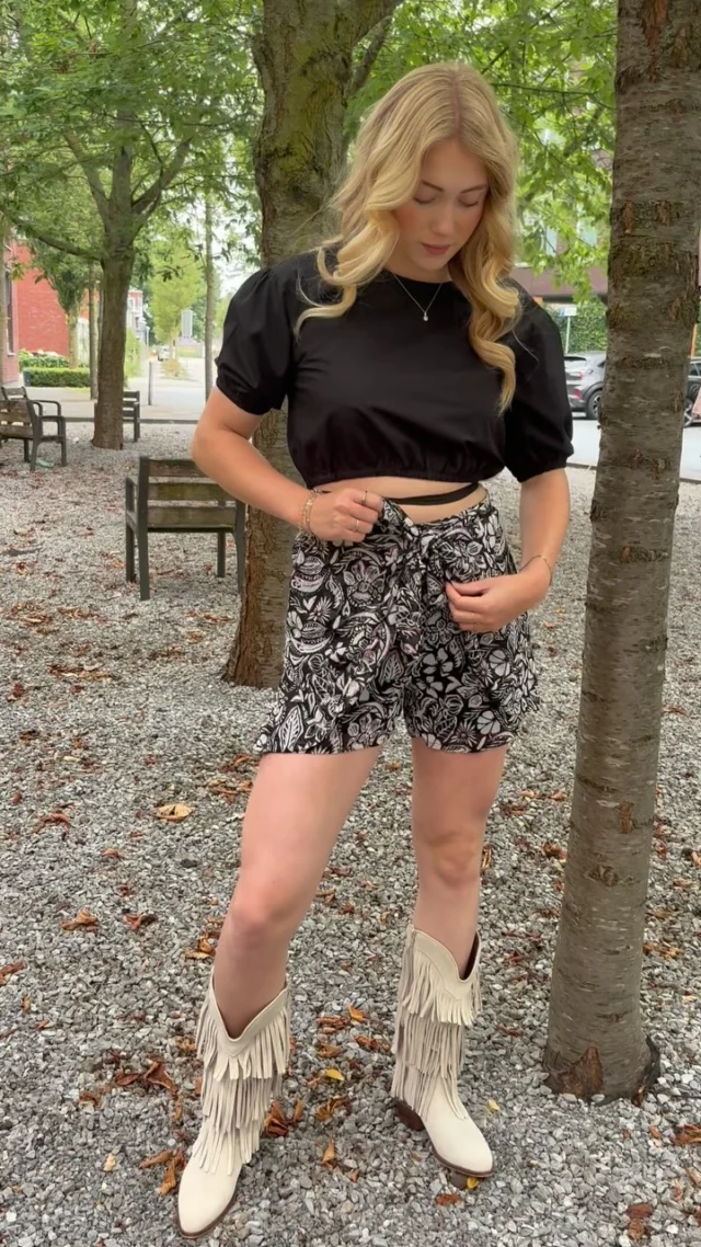 ❤️‍🔥 STAPELKORTING ❤️‍🔥

Hoe meer items je shopt, hoe meer sale! 
1 artikel = 40% korting 
2 artikelen = 50% korting 
3 artikelen = 60% korting 

Deze top van Scotch&Soda doet ook mee met de stapelkorting. 
Kom snel jouw favoriete outfit mét korting shoppen! 👀

#shopping #winkelen #dock54concepts #dock54 #opruiming #stapelkorting #sale #salesalesale #korting