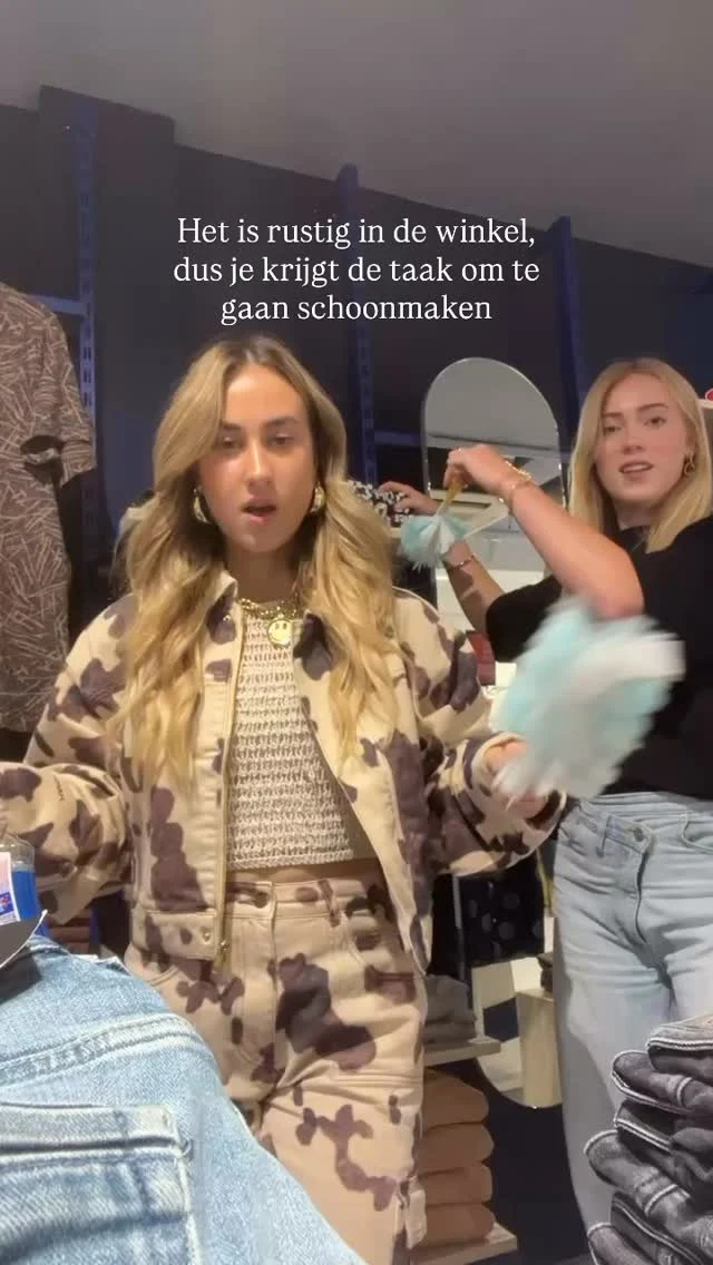 Wanneer het rustig is in de winkel, dus je moet ineens de hele winkel schoonmaken 🫣. 

#reel #dock54concepts #dock54 #hardenberg