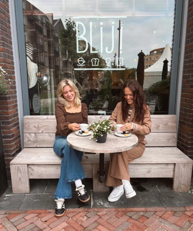 ☕️ Shinen in de nieuwe collectie bij Blij! 

Met dit heerlijke weer is het pakken van een terrasje voor een koffie, heerlijke lunch of borrel onmisbaar 😉.
Kom daarvoor nog gezellig langs bij ons voor de nieuwe collectie van Lofty Manner. 
De collectie bestaat uit mooie warme tinten en toffe looks! 
Dan kan je daarna langs bij @welkombijblij om uit te rusten en te genieten van een verwenmomentje 🤭☕️🍰

#dock54concepts #dock54 #najaarsmode #najaarskleuren #loftymanner