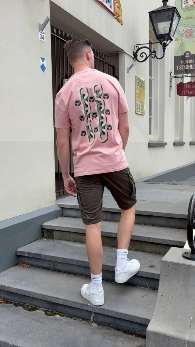🌞 Zomers lookje

We gaan gewoon nog even door met de zomerse outfits 🌞👀. 
Ga je op vakantie of sta je hier in de buurt op de camping? Shop dan deze set voor in je koffer 🧳.
Het T-shirt is van Butcher of Blue en de korte broek van Gstar.

Fijn weekend! 🫶🏻

#dock54 #dock54concepts #winkelen #shopping #hardenberg #zomer #vakantie #zomervakantie