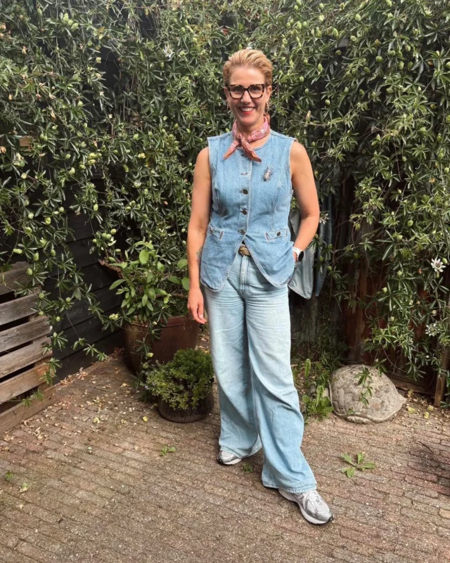💙 DENIM ON DENIM 💙

Een trend voor komend seizoen: denim on denim! 
Ben je een echt denimlover? Dan is deze set top voor jou 🤭. 
Combineer de set met een leuk sjaaltje en eventueel zelfs een broche ❤️‍🔥. 

#dock54concepts #dock54 #shopping #new #weekendlook