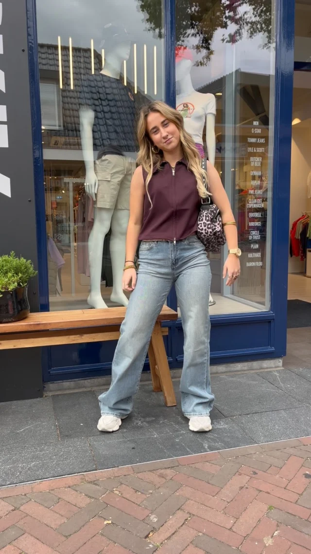🌞 Fijne dinsdag! 

Terwijl de zon mega z’n best doet deze week krijgen wij de eerste najaarscollecties alweer binnen! 
Dit gilet van Sisters Point met z’n mooie kleur combineer je met een stoere jeans of een jort tijdens de warme dagen 🌞.
Nog leuker: deze kleur ga je heel veel zien dit najaar! 🤩

#dock54 #dock54concepts #hardenberg #shoppen #winkelen #sisterspoint #zomer #najaarscollectie