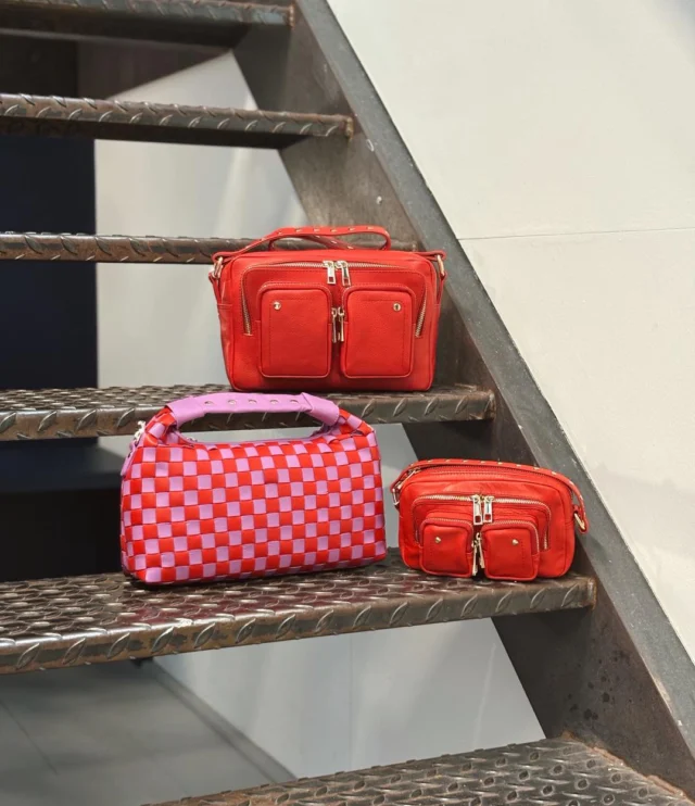 ❤️ NUNOO X STIEGLITZ 🩷

Een samenwerking waar je U tegen zegt! 
Núnoo Bags en Stieglitz hebben een aantal te gekke tassen uitgebracht en die shop je bij ons in de winkel 🤩🛍️.
Fleur jouw look op door één van deze tasjes! 🌈

#dock54concepts #dock54 #stieglitz #nunoobags #núnoo