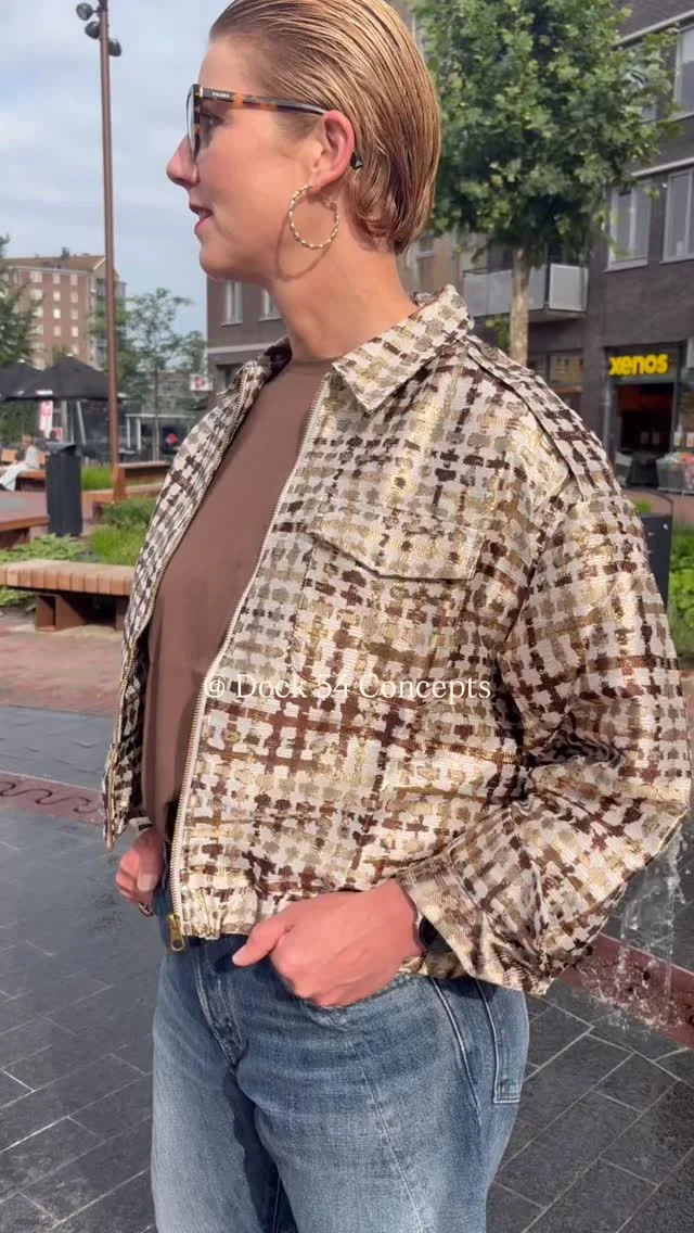 NEW IN at Dock 54 Concepts 👀

Wij worden mega blij van alle nieuwe collecties! 🤭
We hebben al heel wat nieuwe items op de foto staan voor jullie, dus houd onze socials goed in de gaten 👀. 

Onze andere winkel in Nieuw-Amsterdam hangt ook vol met nieuwe collecties. 

Wanneer kom jij shoppen? 🛍️

#dock54 #dock54concepts #nieuwecollectie #newin #hardenberg