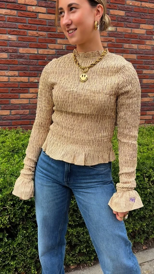 ✨ Fijne woensdag!

We beginnen de dag met deze toffe look! 
Het topje is van Harper&Yve en heeft hele leuke details aan de mouwen 👀.
Marsha combineert de top met een jeans van Gstar en een stoer bomberjack van Catwalk Junkie 🔥.

#dock54concepts #dock54 #catwalkjunkie #harperandyve