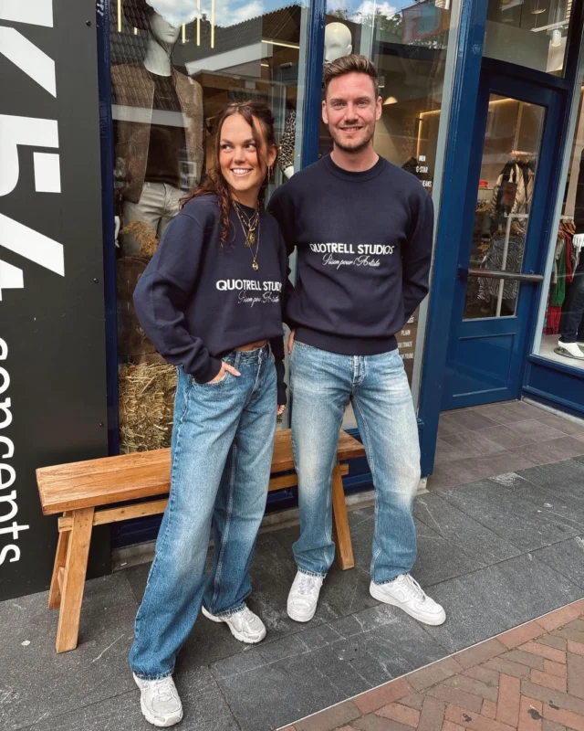 🔥 Unisex

Deze trui hangt wellicht aan de herenkant, maar is zeker ook heel leuk voor de dames! 🤭
Deze donkerblauwe trui combineer je op een stoere jeans en sportieve sneakers. Simpel, maar tijdloos en trendy 💙.

#quotrell #unisex #dock54 #dock54concepts