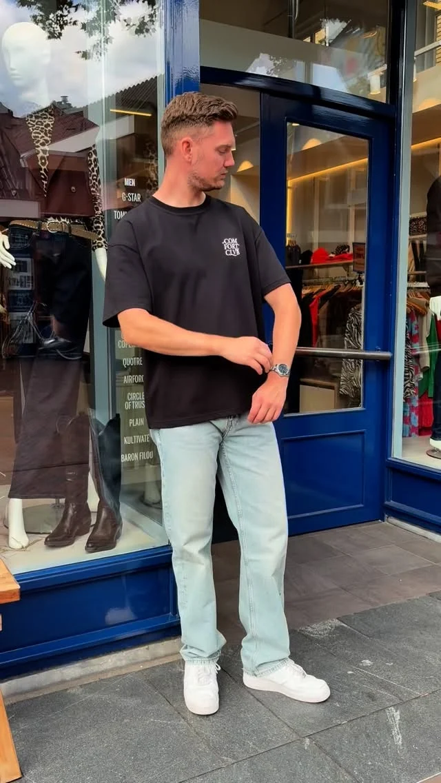 🔥 NEW BRAND IN STORE 🔥 

We introduceren een nieuw merk: Comfort Club! 
Een merk met oversized fits en toffe prints 🤩. 

Voor nu hebben we alleen nog T-Shirts die je makkelijk combineert met verschillende jasjes of vesten, maar we verwachten ook nog sweaters. Hou ons dus goed in de gaten 👀. 

#comfortclub #newbrand #dock54 #dock54concepts