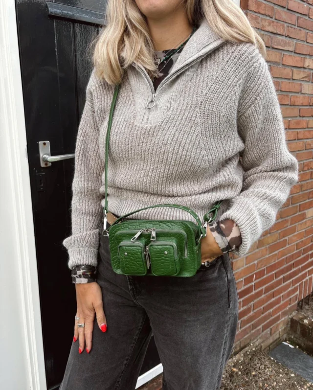 🤎 Neutrale tinten 

Tussen alle kleurrijke items verkopen we uiteraard ook genoeg neutrale tinten 🤎.
Een outfit voor alledaags mét een trendy koeienprint shop je bij Dock 54 Concepts 🛍️.

#dock54concepts #dock54