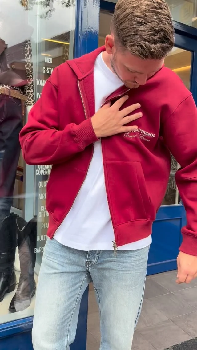 🔥 QUOTRELL 🔥

Wat een lekker stijltje van Quotrell! 
Oversized fits en stoere looks: we love it ❤️‍🔥.

Boys, pick your favorite! 👀

#quotrell #dock54concepts #dock54