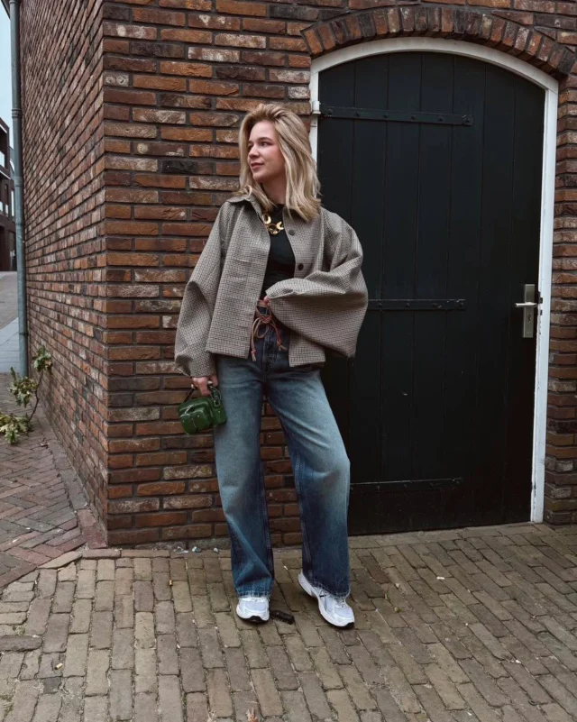 🔥 Bestseller van Catwalk Junkie! 

Whaaa, wat is dit jasje van Catwalk Junkie leuk! 🤩
Wees er snel bij, want deze gaat hard… 👀
Het jasje heeft een geruit patroon, valt lekker oversized en heeft dankzij de vleermuismouwen een speelse look ✨.
Mel combineert de bestseller met een simpele groene top en stoere jeans van Scotch&Soda. 

#dock54concepts #dock54 #catwalkjunkie