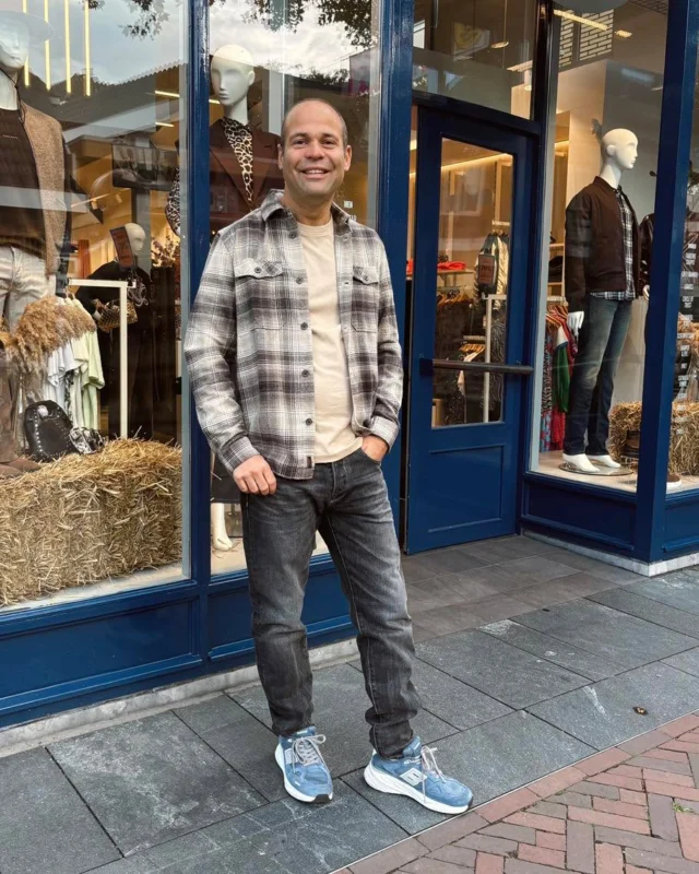 🤎 Layer it up! 

Mannen, doe mee aan één van de kledingtrends van dit najaar! 
Het creëren van laagjes is niet alleen modisch, maar ook praktisch. Door een overshirt te dragen heb je net dat ene extra laagje dat je warm houdt, maar kan je ook makkelijk uittrekken zodra het té warm wordt. 
Kies deze van PME Legend voor €99,99 en combineer ‘m met een stoere jeans van Butcher Of Blue 🔥. 

#pmelegend #pme #dock54concepts #dock54 #butcherofblue #butcherofbluejeans