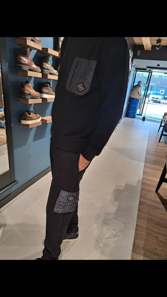 Nieuw XPLCT 💥

Hoe gaaf is deze pak😍

Deze joggingpak van XPLCT Studios is niet alleen een slimme keuze voor comfort, maar ook voor stijl.  Of je hem nu draagt tijdens een casual uitje of een sportieve activiteit, je zult altijd in het oog springen. 

Kijk voor meer XPLCT in de winkel

#herenmode #dock54 #xplctstudios #winkelen #nieuwamsterdam
