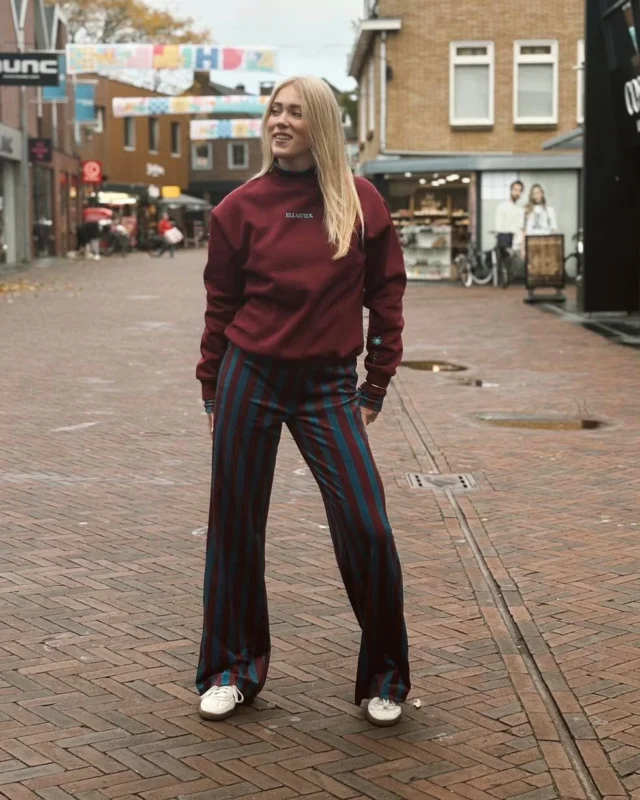 🌸 ELLASTIEK 🌸

Hoe lekker als je ‘s ochtends niet hoeft na te denken over je outfit? 
Met deze heerlijke set van Ellastiek ben je in één keer klaar. Combineer het colletje en de broek samen en maak je look af met een fijne sweater óf draag ze los van elkaar als je een iets anders wilt! 🤩

#ellastiek #dock54  #dock54concepts