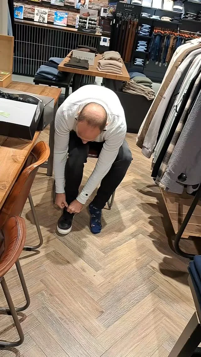 Cast Iron 💥

Jarno draagt hier een zwarte jeans van Cast Iron met daarop een stijlvolle vest wat echt een must-have is voor elke man die houdt van een stoere look😀
Met dit vest ben je helemaal klaar voor de koudere dagen van het jaar.
Onder het vest draagt Jarno een T-shirt ook van Cast Iron.

Afgestijld met een paar mooie sneakers van PME Legend.

#herenmode #dock54 #nieuwecollectie #nieuwamsterdam #castiron #pme #shoppen