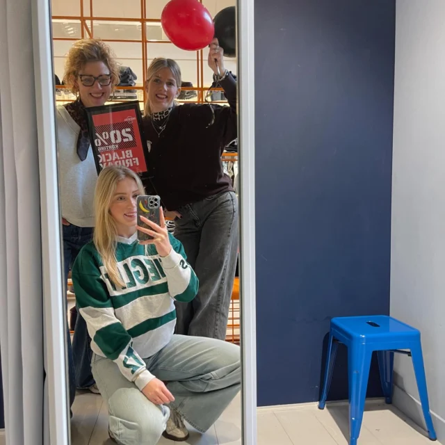 TEAM KOOPZONDAG 💙

Wij zijn er klaar voor! 😃
Profiteer vandaag nog van onze black friday deals! 
ALLE winterjassen en geselecteerde artikelen voor 20% korting 💪🏻 

Zien we jou vanmiddag gezellig? 🛍️

#koopzondag #blackfriday #blackfridayweekend #stadhardenberg #komjegezelligshoppen #dock54concepts