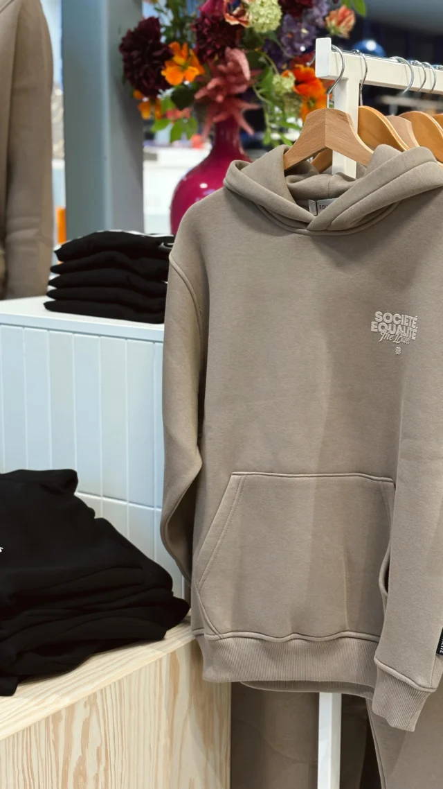 🖤 BLACK WEEK VAN EQUALITÉ

Er is een nieuwe drop van Equalité binnen! 🔥
Tijdens deze Black Week shop je deze items met leuke kortingen 👀.
Het T-shirt was €65 en kost nu nog €40
De full zip hoodie was €110 en nu nog maar €75
En de echte knallers van deze drop: de joggingpakken! Deze waren €220 en kosten nu nog maar €110 💪🏻.
Perfect voor een luie zondag 😉

#equalite #blackweek #blackfriday #dock54concepts #dock54