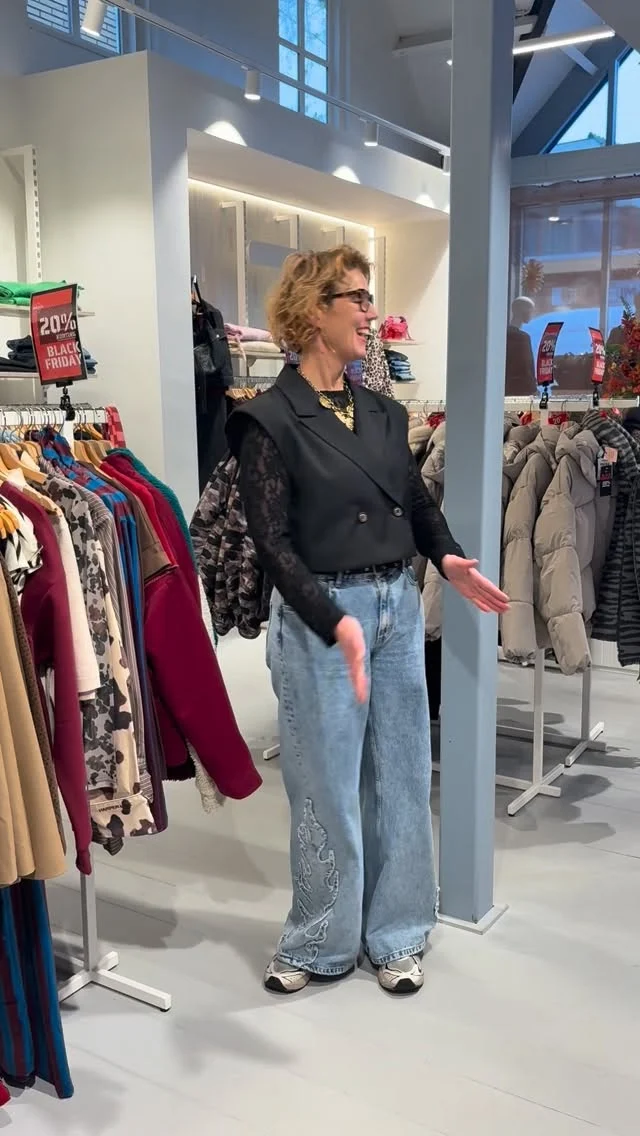 🖤 BLACK FRIDAY 🖤

Het is Black Friday! 
Carlijn laat jullie onze toffe actie zien, zodat jij vanaf de bank jouw favorieten er al uit kan halen 👀.

ALLE winterjassen en geselecteerde artikelen voor 20% korting! 💪🏻

#dock54concepts #dock54 #blackfriday #blackfridaysale