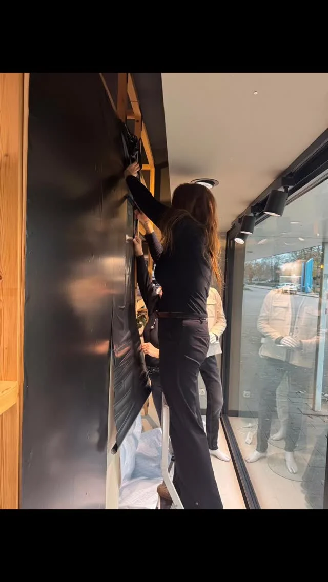 🎅🎄 kerst etalage 🎄🎅

Vandaag zijn we al begonnen met kerst in onze etalage ✨️😍
Ook is de winkel al een beetje in kerstsfeer.

De versiering is verkrijgbaar bij de welkoop 
Nieuw Amsteram👌 @welkoopnieuwamsterdam

#herenmode #kerst #dock54