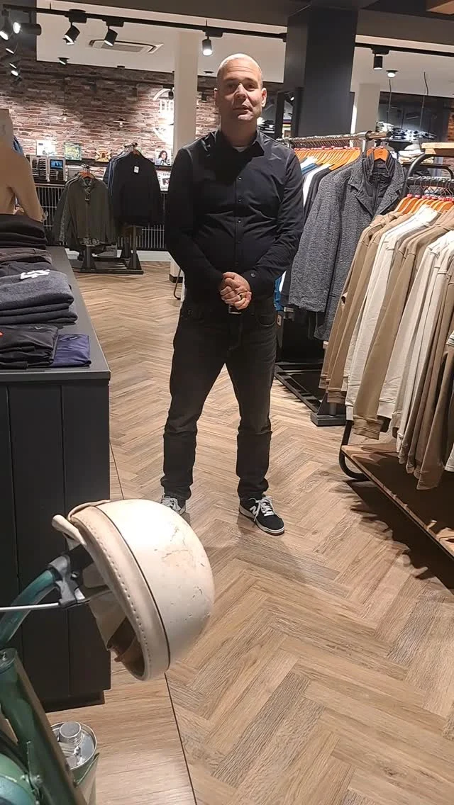 Jarno is helemaal black friday gekleed 😄

Vandaag hebben we koopavond tot 20:30.
Zien we jullie vandaag?
De koffie staat klaar☕️

#blackfriday #dock54 #nieuwamsterdam