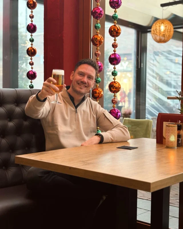 🍻 PROOST

Drink een biertje op het weekend, tijdens de feestdagen of gewoon zomaar bij brasseriedemarkt ✨.

Kom dan daarvoor of daarna wel even bij ons om jouw kerstoutfit te shoppen 🤭🎄.

#dock54 #dock54concepts #kerstoutfit #kerstborrel #feestdagen #brasseriedemarkt