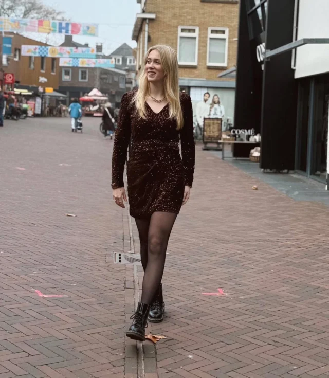 ✨ PAILLETTEN 

Een kerst zonder glitter? Voor velen is dat geen optie. Dit té leuke jurkje van Lofty Manner met pailletten all over is de perfecte optie voor de dames die zich niet in willen houden tijdens de feestdagen 👀✨🪩.

Kom snel, want de voorraad is beperkt!

#loftymanner #dock54 #dock54concepts #kerstlook #kerstoutfit