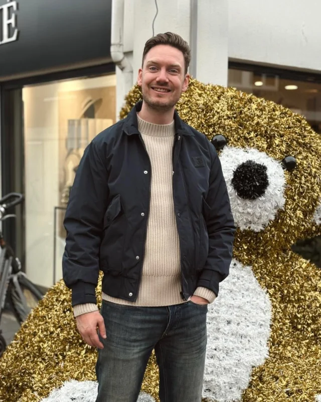 🎆 Door naar oud&nieuw outfits!

Hopelijk heb je een fijne kerst gehad 🎄🫶🏻.
We zijn nog niet klaar met alle festiviteiten, want voor je het weet staat oud & nieuw alweer voor de deur 👀.
We hebben nog genoeg leuke party opties, dus kom snel langs! ✨

🤎 Jasje is van Butcher Of Blue
🤎 Trui & jeans zijn van Gstar 

#oudennieuw #feestdagen #dock54 #dock54concepts