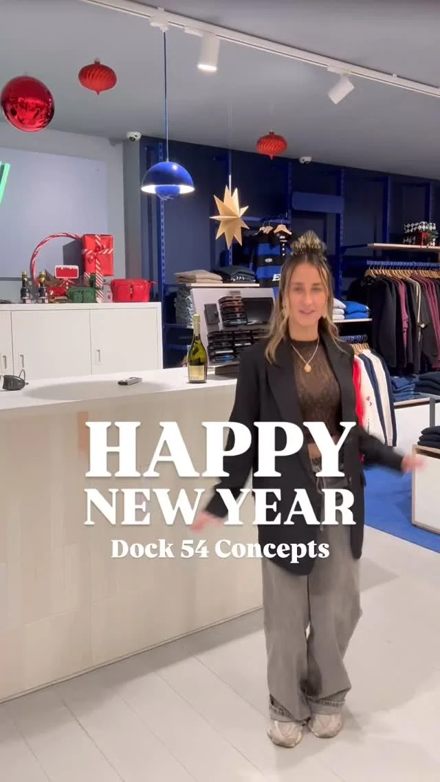 ✨ HAPPY NEW YEAR

Wij, als team Dock 54 Concepts, wensen jullie alvast een heel mooi en gezond 2026 💪🏻. 
Uiteraard willen we jullie bedanken voor het afgelopen jaar en blikken we terug op een mooi jaar met veel blije klanten 🫶🏻♥️.

Wij luiden het nieuwe jaar in met champagne, confetti, heeeel veel oliebollen en sterretjes (want groter vuurwerk durven wij niet 🤭). 

Nogmaals BEDANKT en op naar het nieuwe jaar ✨🥂♥️💪🏻. 

#happynewyear #oudennieuw