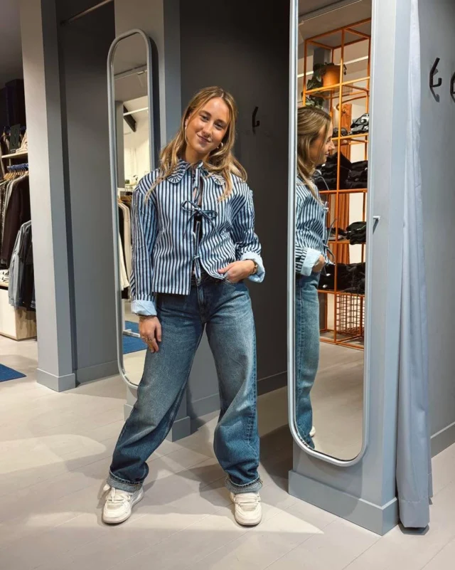 💙 SALE ALERT 

Hoe leuk is deze blouse van Harper&Yve?! 🤩
Deze shop je NU in de stapelkorting 👀.
Voor de stapelkorting volgen de volgende kortingen: 
1 artikel = 30% 
2 artikelen = 40% 
3 of meer artikelen = 50%

GO GO GOOO 💨

* de jeans is van Dr.Denim en is nieuwe collectie. 

#dock54 #dock54concepts #sale #korting #stapelkorting #harperandyve